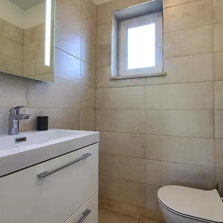Mit Privatpool Fuer 8 Personen Ca 120 Qm In Mugeba, Istrien Istrische Riviera * Mugeba