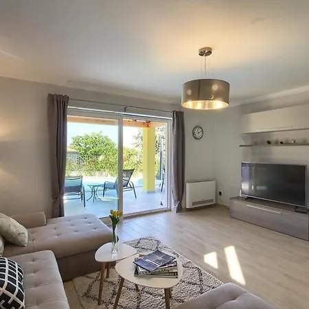Holiday home Mit Privatpool Fuer 8 Personen Ca 120 Qm In Mugeba, Istrien Istrische Riviera Mugeba