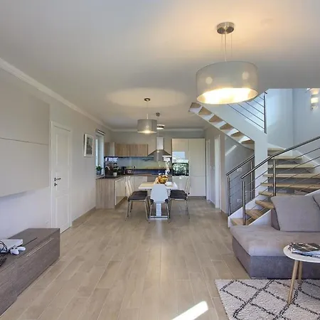 Mit Privatpool Fuer 8 Personen Ca 120 Qm In Mugeba, Istrien Istrische Riviera * Mugeba