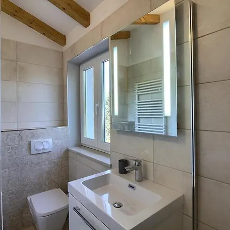 Holiday home Mit Privatpool Fuer 8 Personen Ca 120 Qm In Mugeba, Istrien Istrische Riviera *