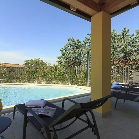 Mit Privatpool Fuer 8 Personen Ca 120 Qm In Mugeba, Istrien Istrische Riviera *