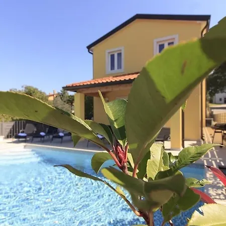 Mit Privatpool Fuer 8 Personen Ca 120 Qm In Mugeba, Istrien Istrische Riviera Holiday home Mugeba