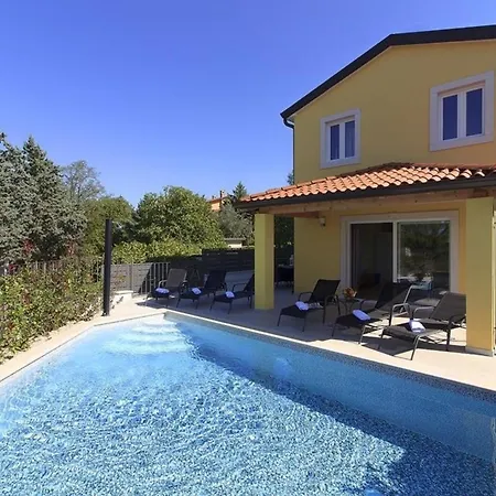 Mit Privatpool Fuer 8 Personen Ca 120 Qm In Mugeba, Istrien Istrische Riviera Holiday home